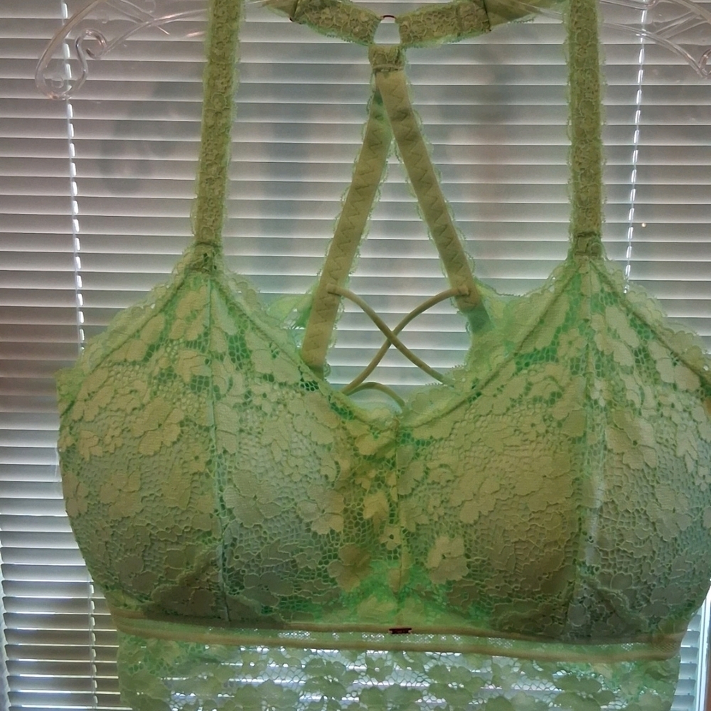 Judy K LACE Bralette Siz 2x/3x , Criss Coss Strappy Back , Floral Lace Overlay.